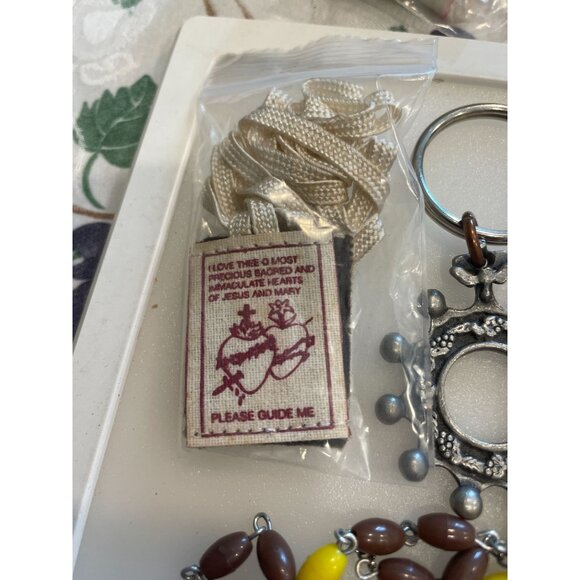 Lot Of Religious Crucifixes Handmade Rosaries Scapula & Finger Rosary Keychain - Picture 3 of 13
